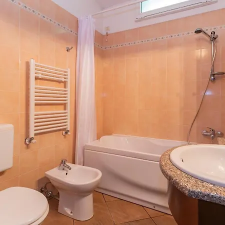 Foca Apartment Oleggio Castello